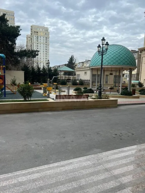 Satılır 2 otaqlı mənzil 109 m²