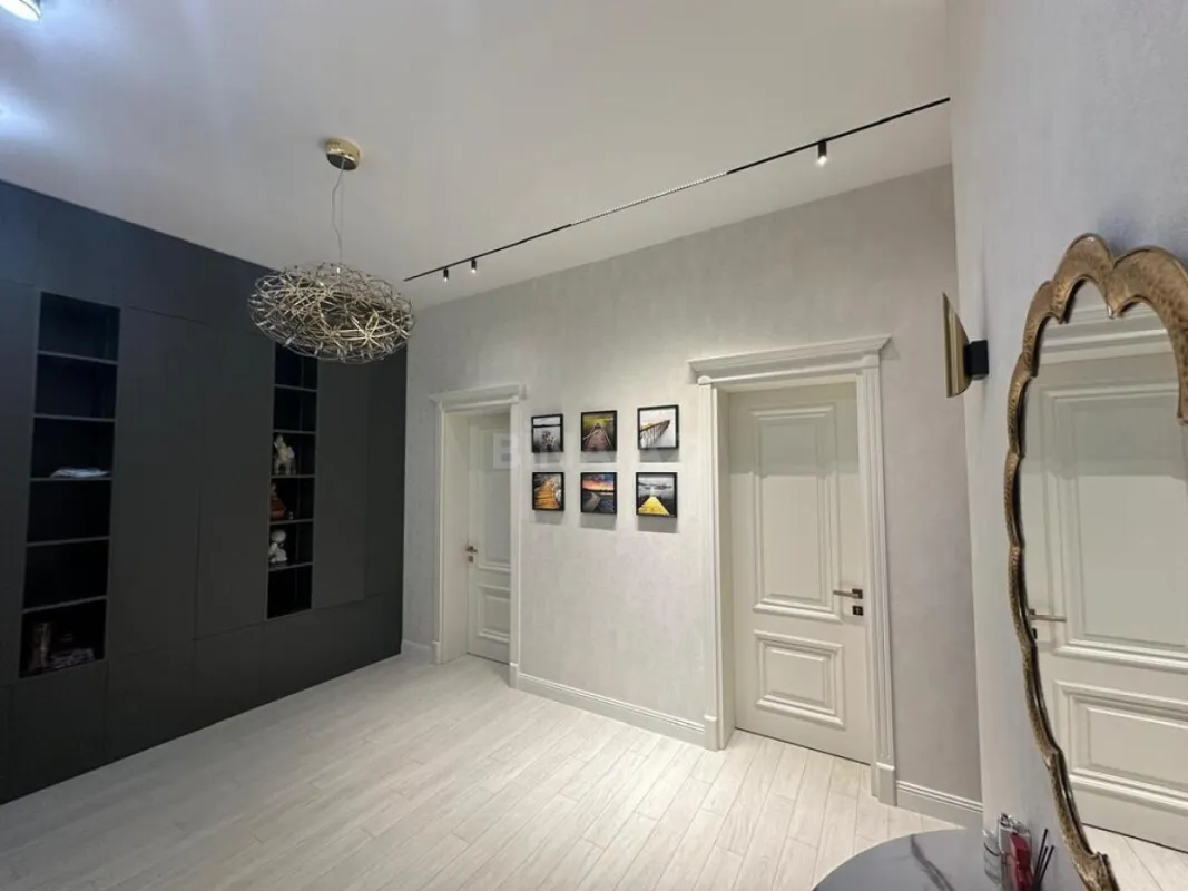 Satılır 2 otaqlı mənzil 109 m²