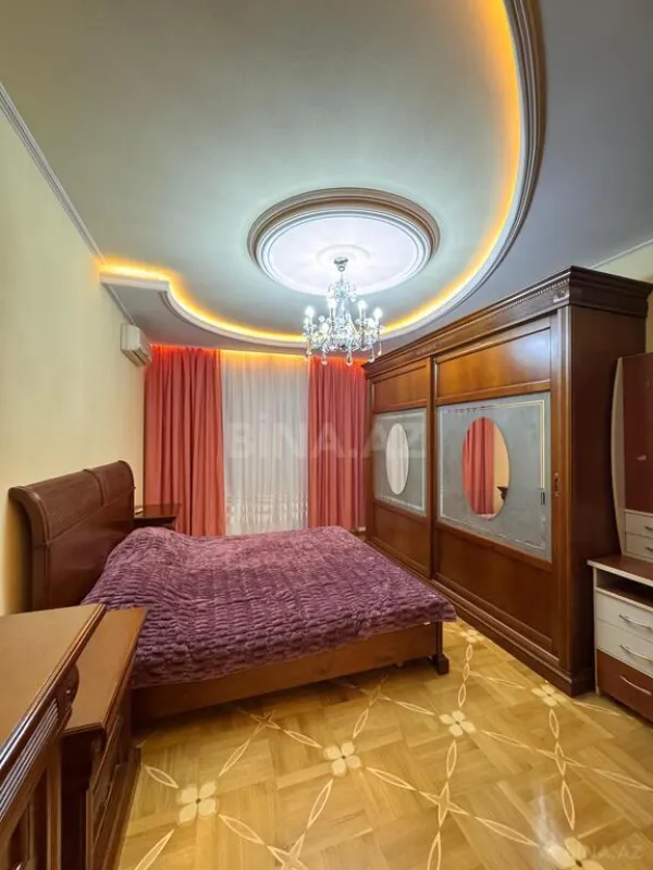 Satılır 5 otaqlı mənzil 512 m²