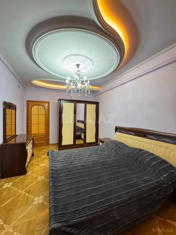 Satılır 5 otaqlı mənzil 512 m²