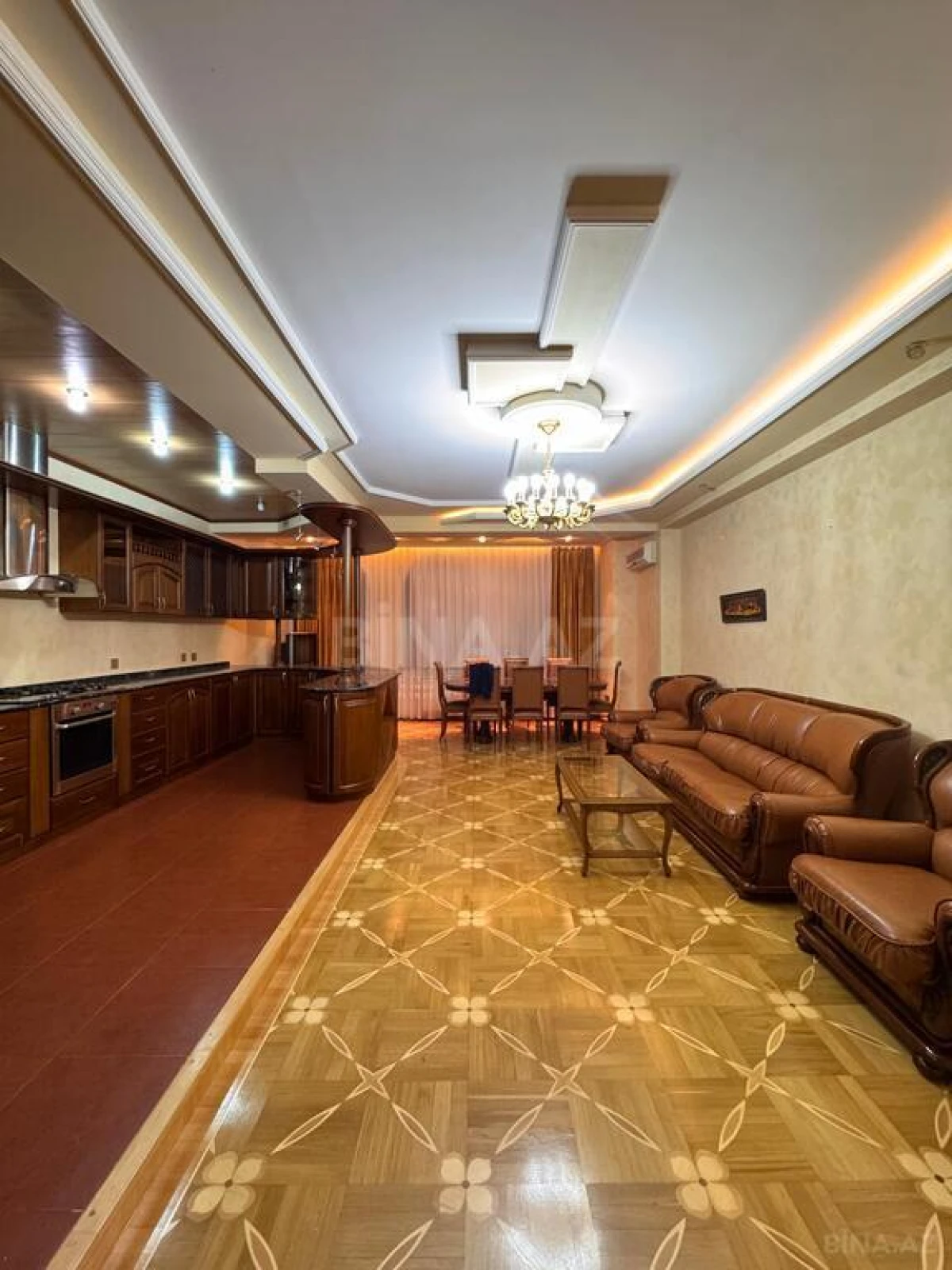 Satılır 5 otaqlı mənzil 512 m²