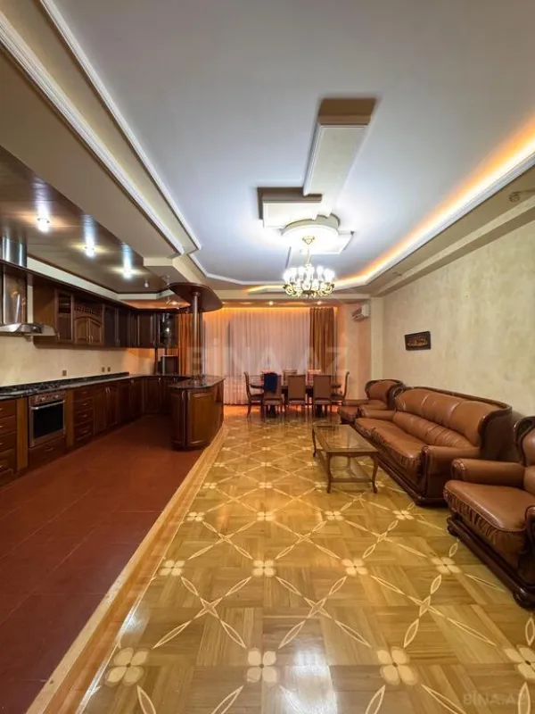 Satılır 5 otaqlı mənzil 512 m²