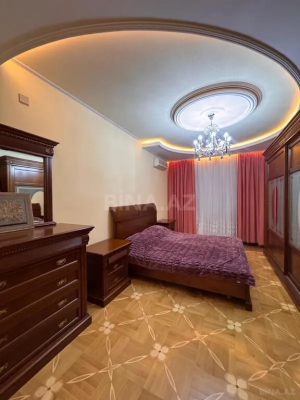 Satılır 5 otaqlı mənzil 512 m²