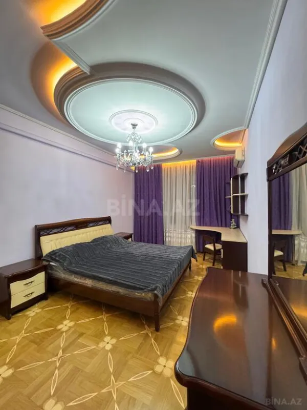 Satılır 5 otaqlı mənzil 512 m²