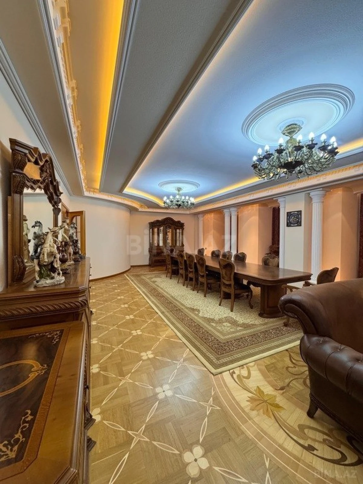 Satılır 5 otaqlı mənzil 512 m²