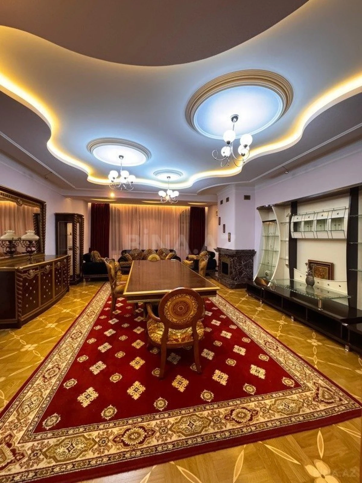 Satılır 5 otaqlı mənzil 512 m²