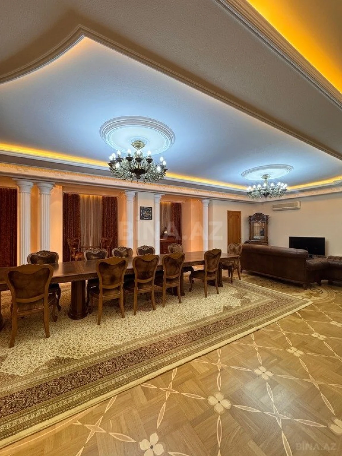 Satılır 5 otaqlı mənzil 512 m²