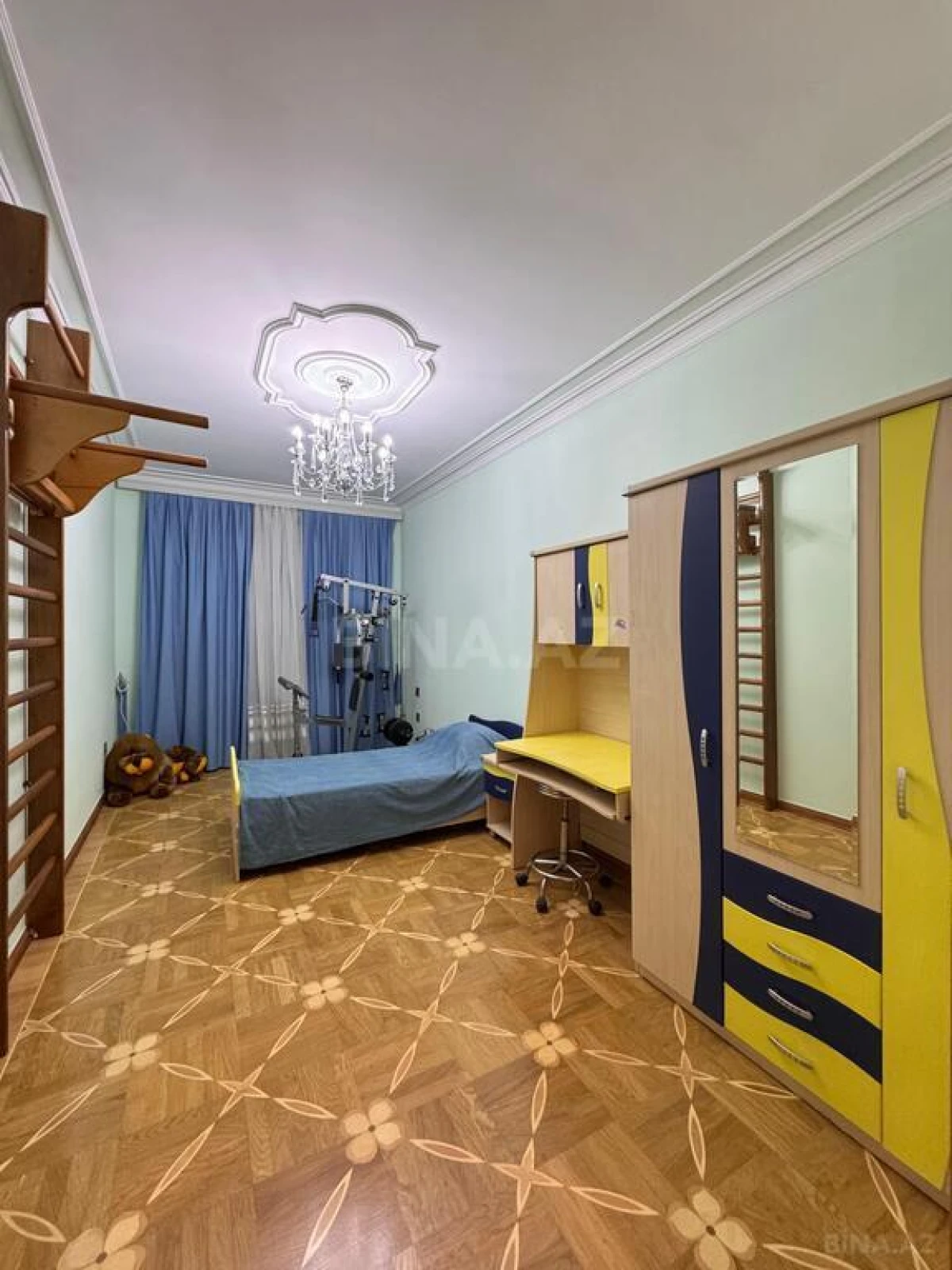 Satılır 5 otaqlı mənzil 512 m²