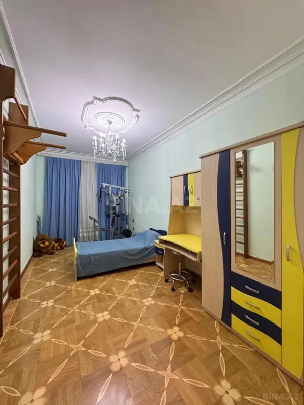 Satılır 5 otaqlı mənzil 512 m²