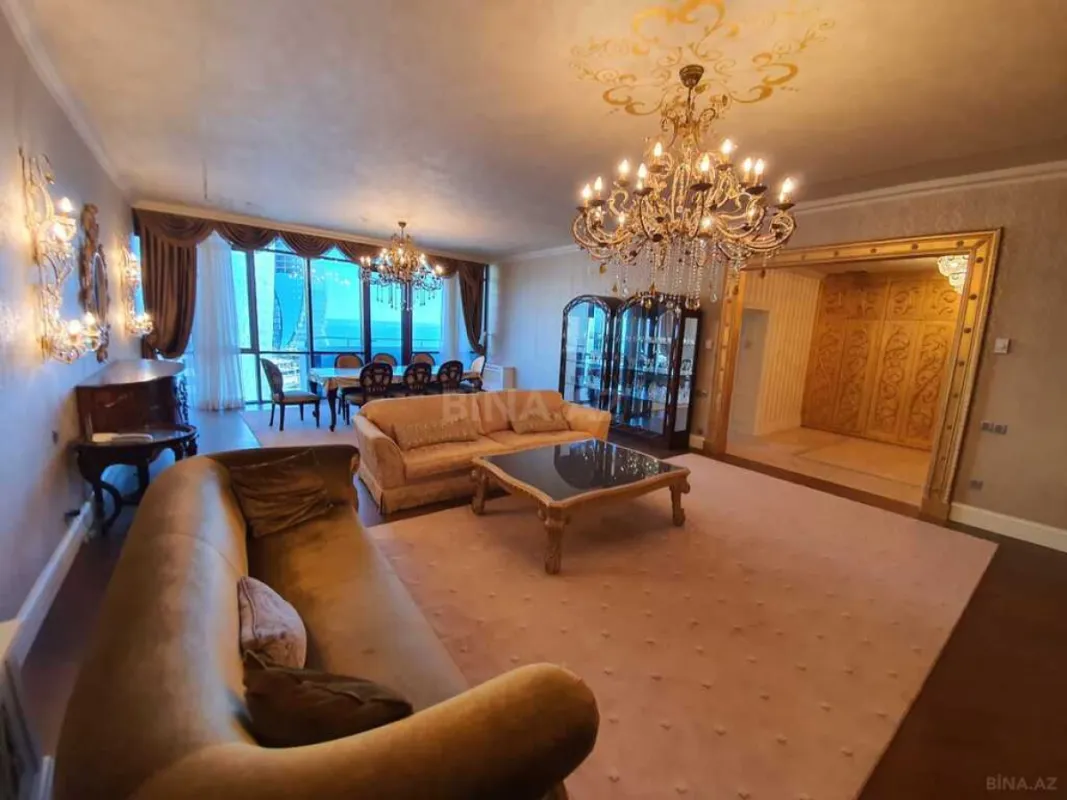 Satılır 4 otaqlı mənzil 254 m²