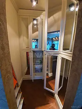 Satılır 4 otaqlı mənzil 254 m²