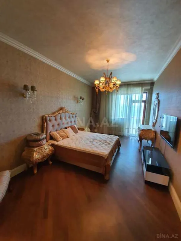 Satılır 4 otaqlı mənzil 254 m²