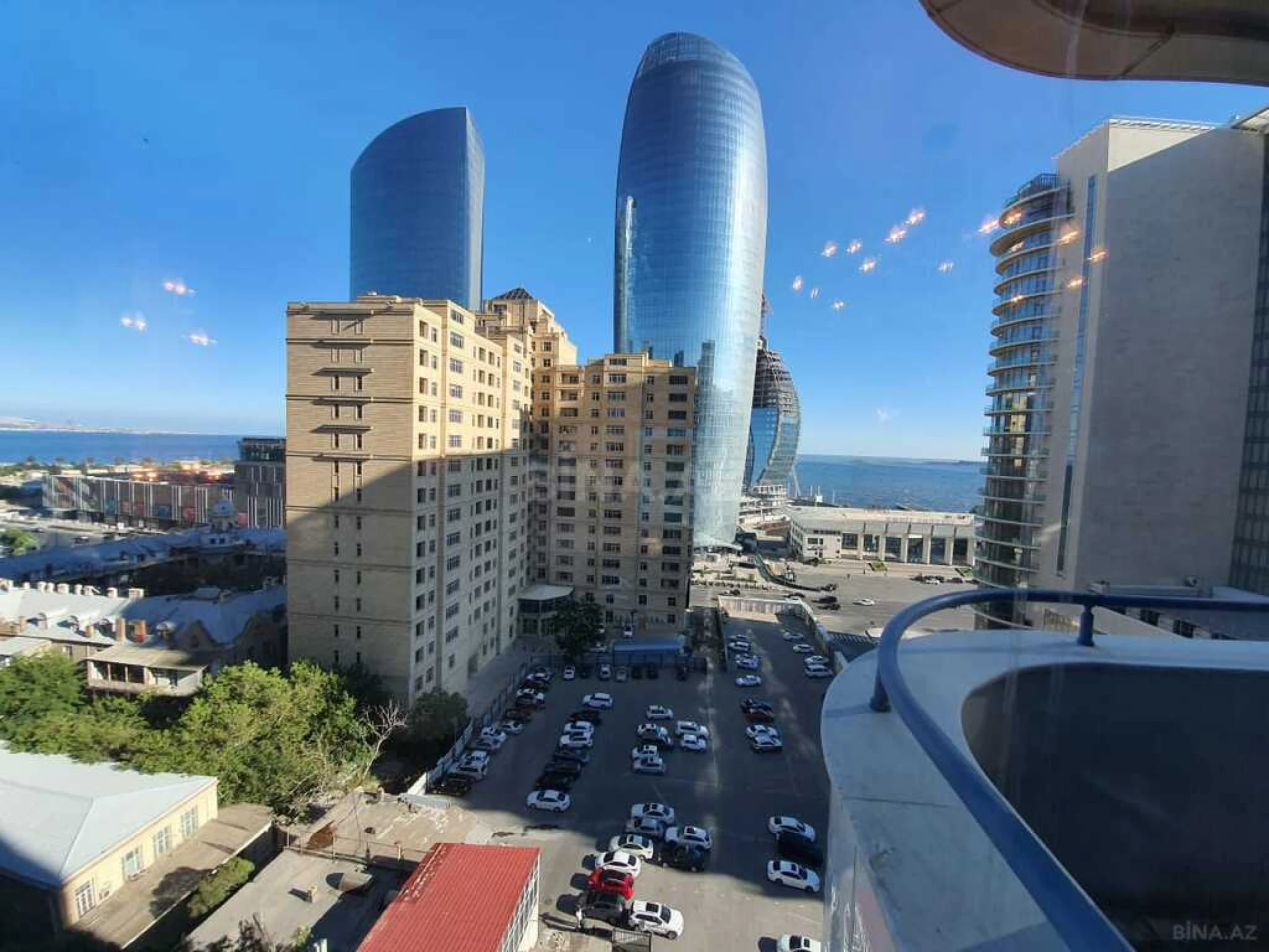 Satılır 4 otaqlı mənzil 254 m²