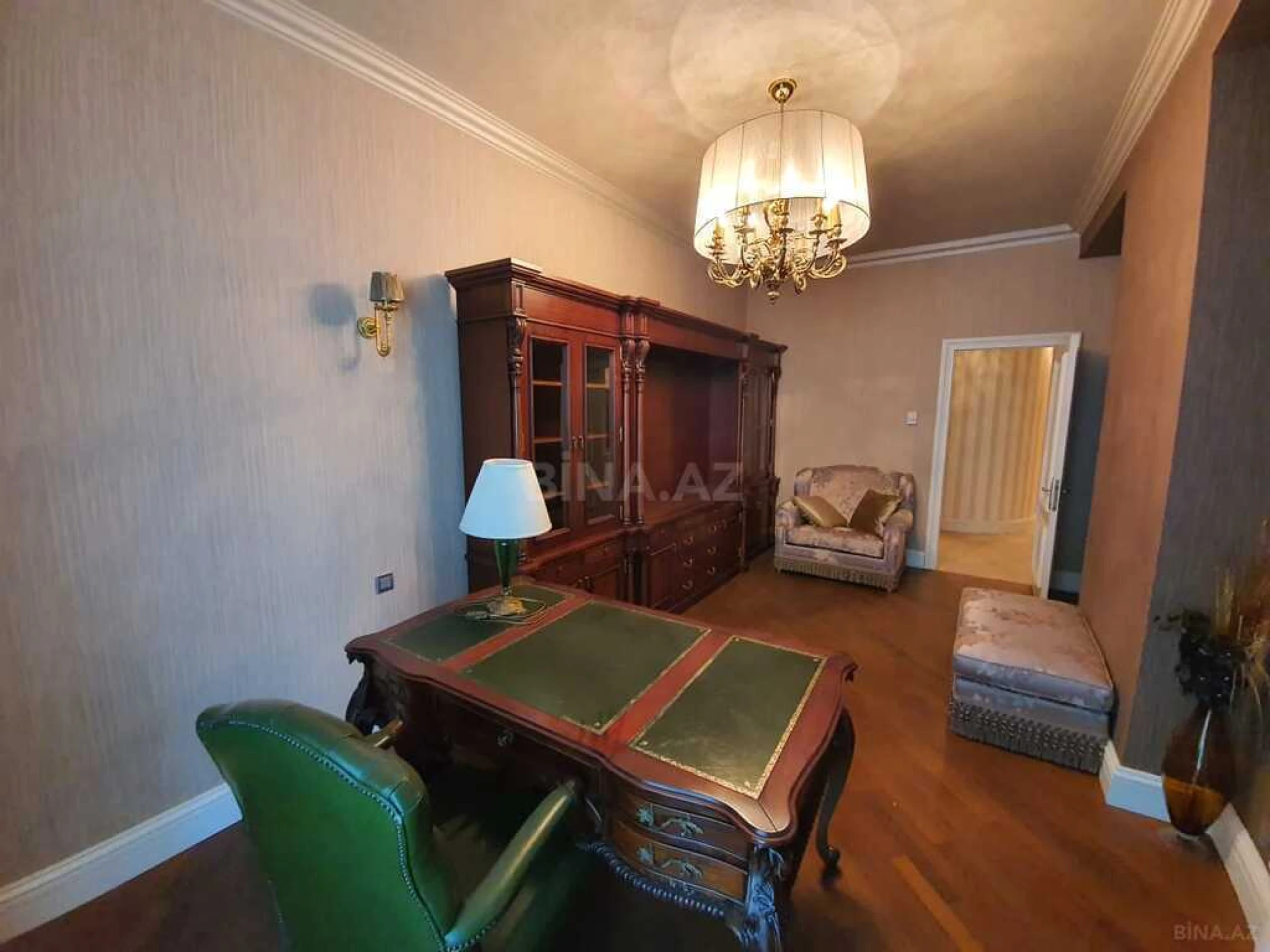Satılır 4 otaqlı mənzil 254 m²