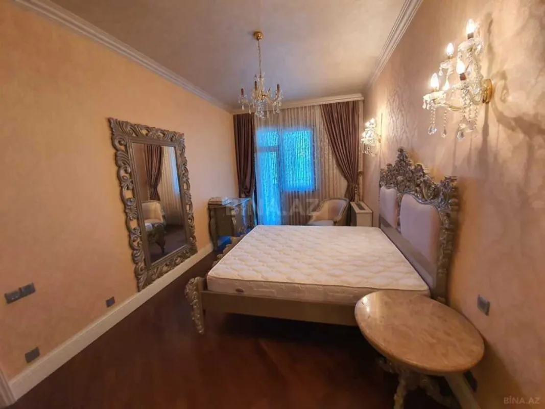 Satılır 4 otaqlı mənzil 254 m²