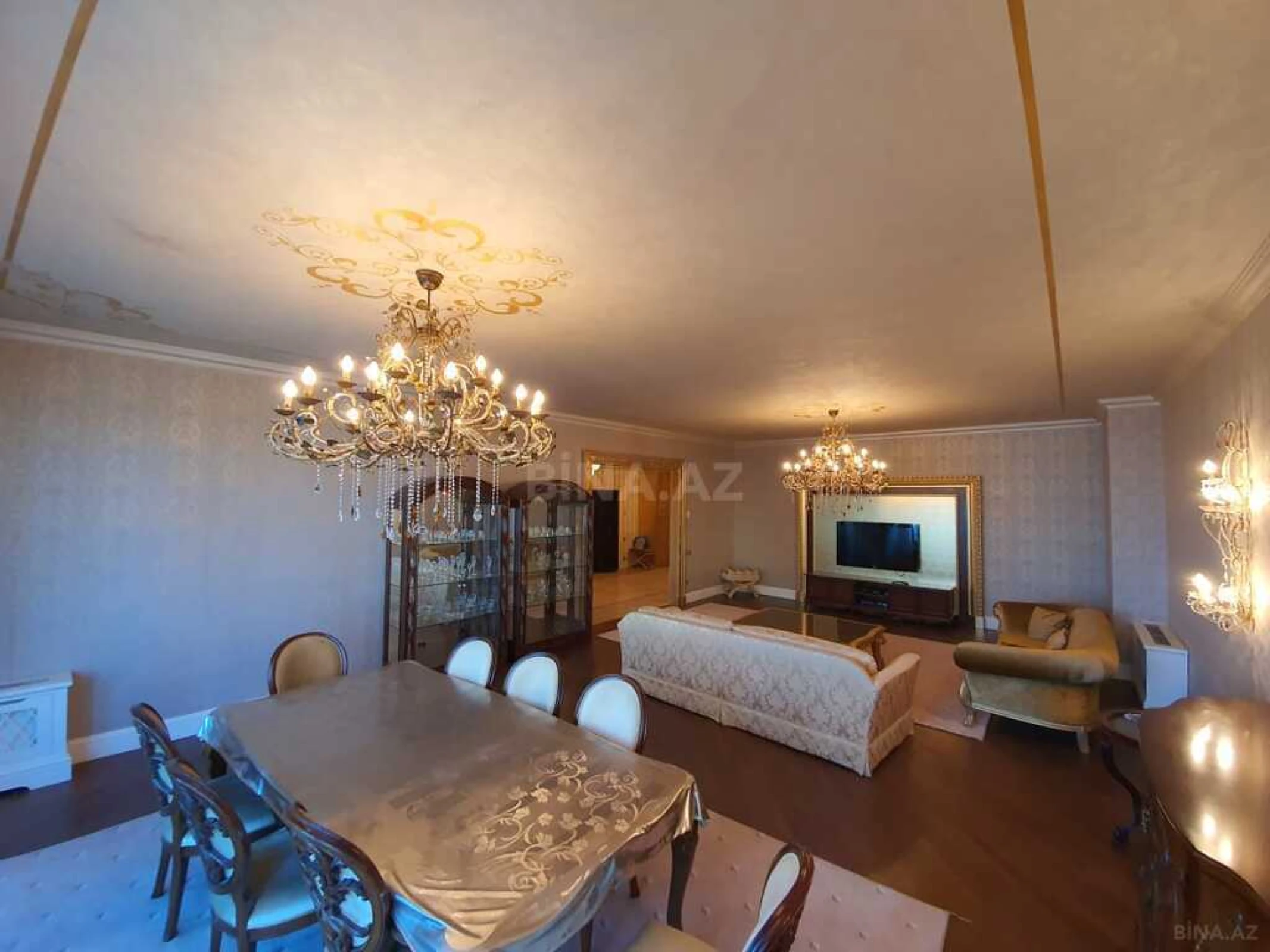 Satılır 4 otaqlı mənzil 254 m²