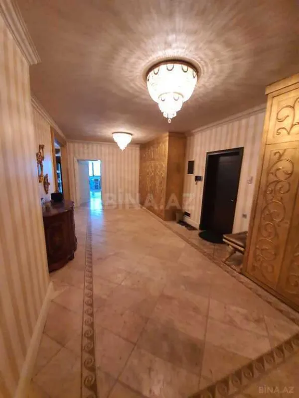 Satılır 4 otaqlı mənzil 254 m²