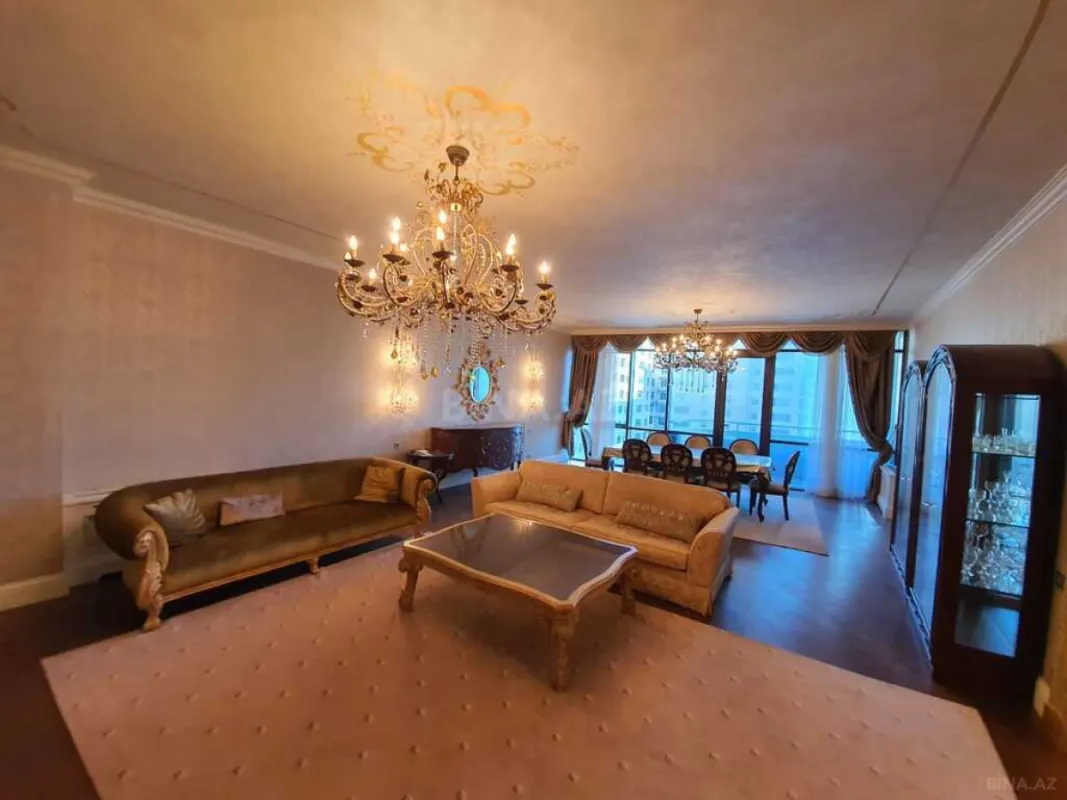 Satılır 4 otaqlı mənzil 254 m²
