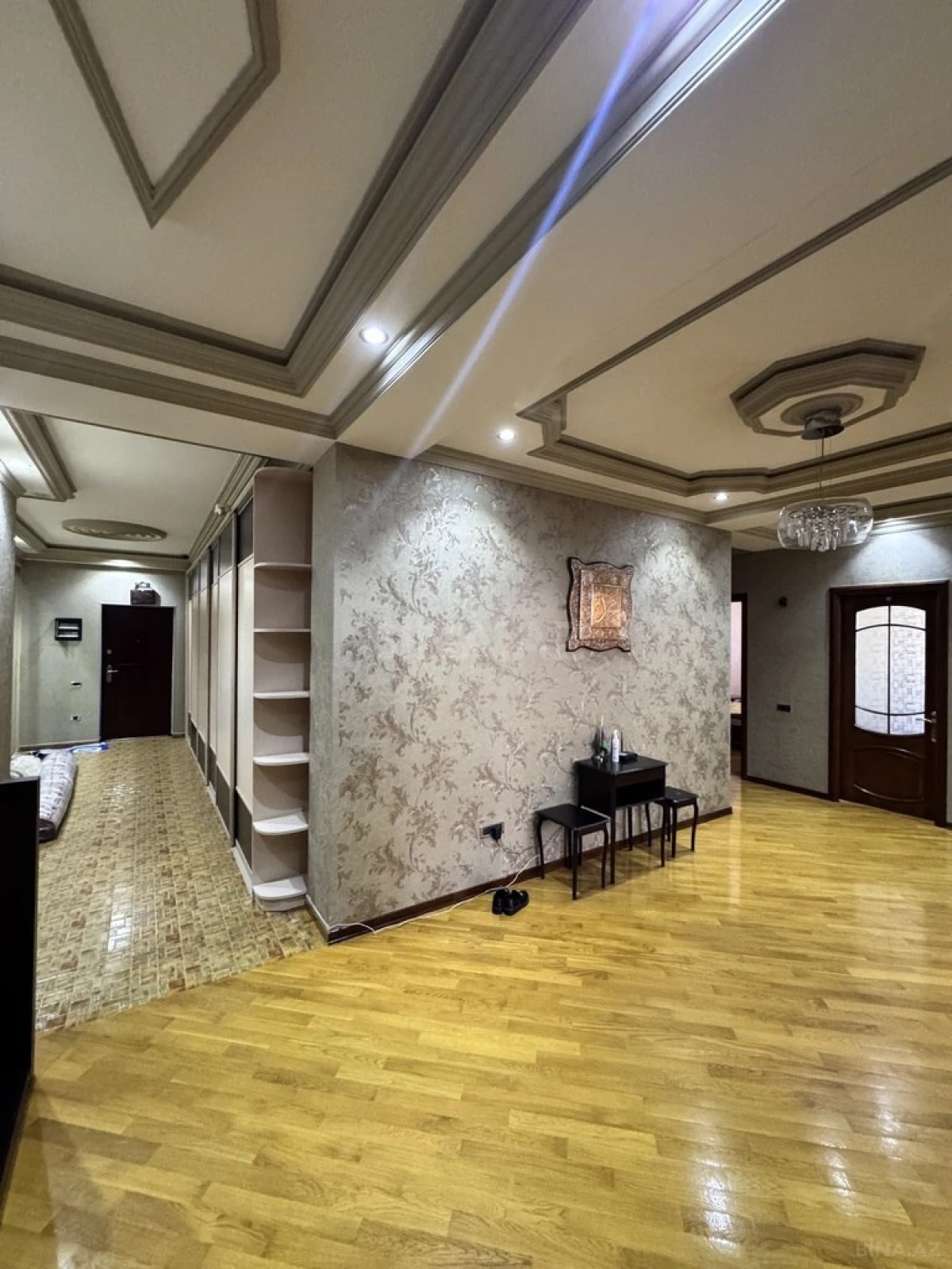 Satılır 4 otaqlı mənzil 250 m²