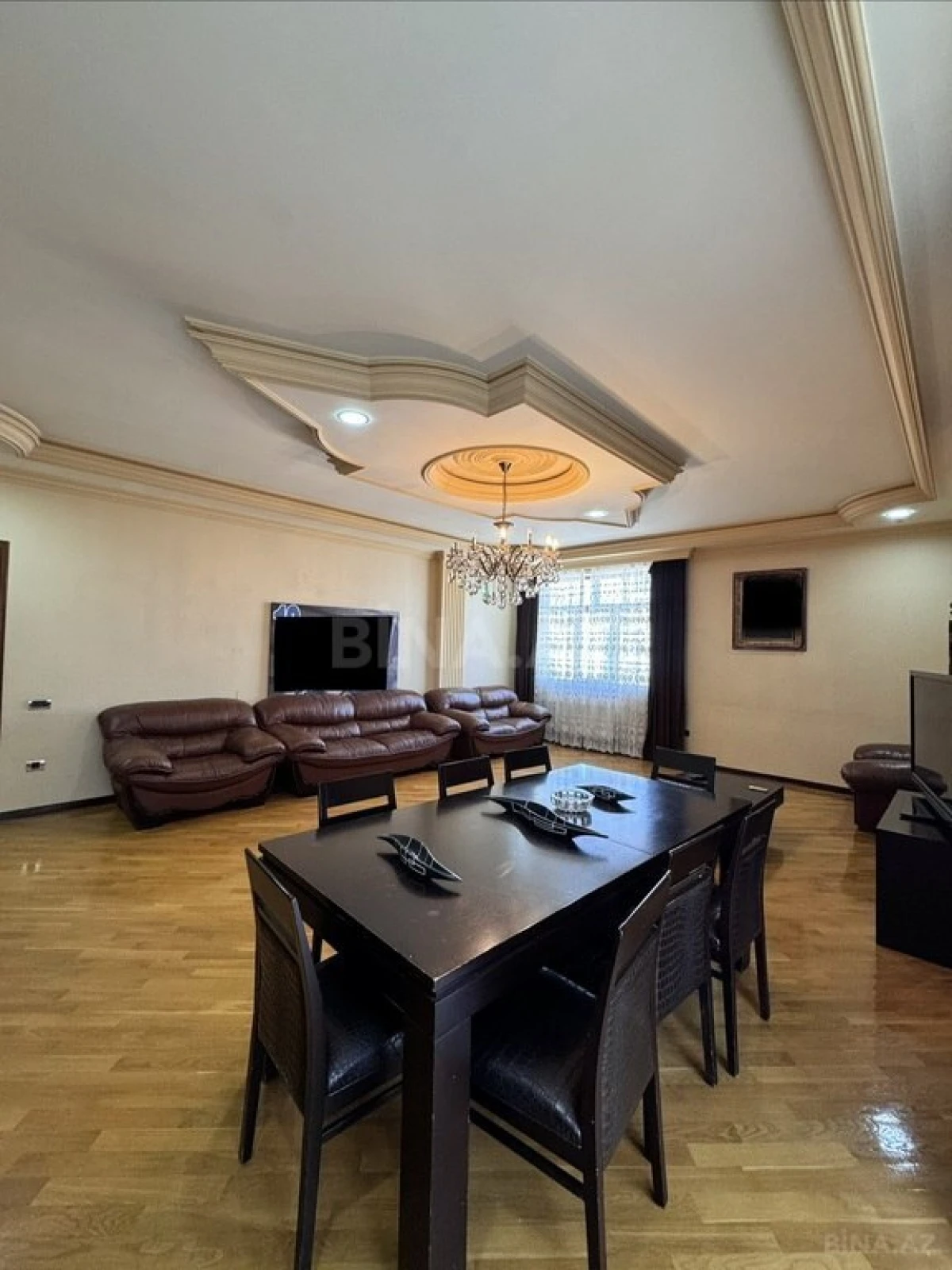 Satılır 4 otaqlı mənzil 250 m²