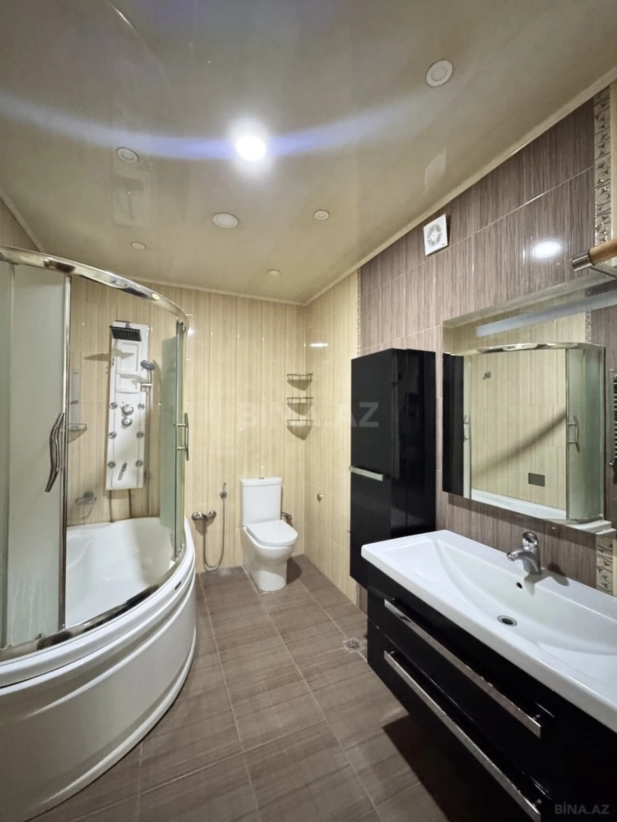 Satılır 4 otaqlı mənzil 250 m²