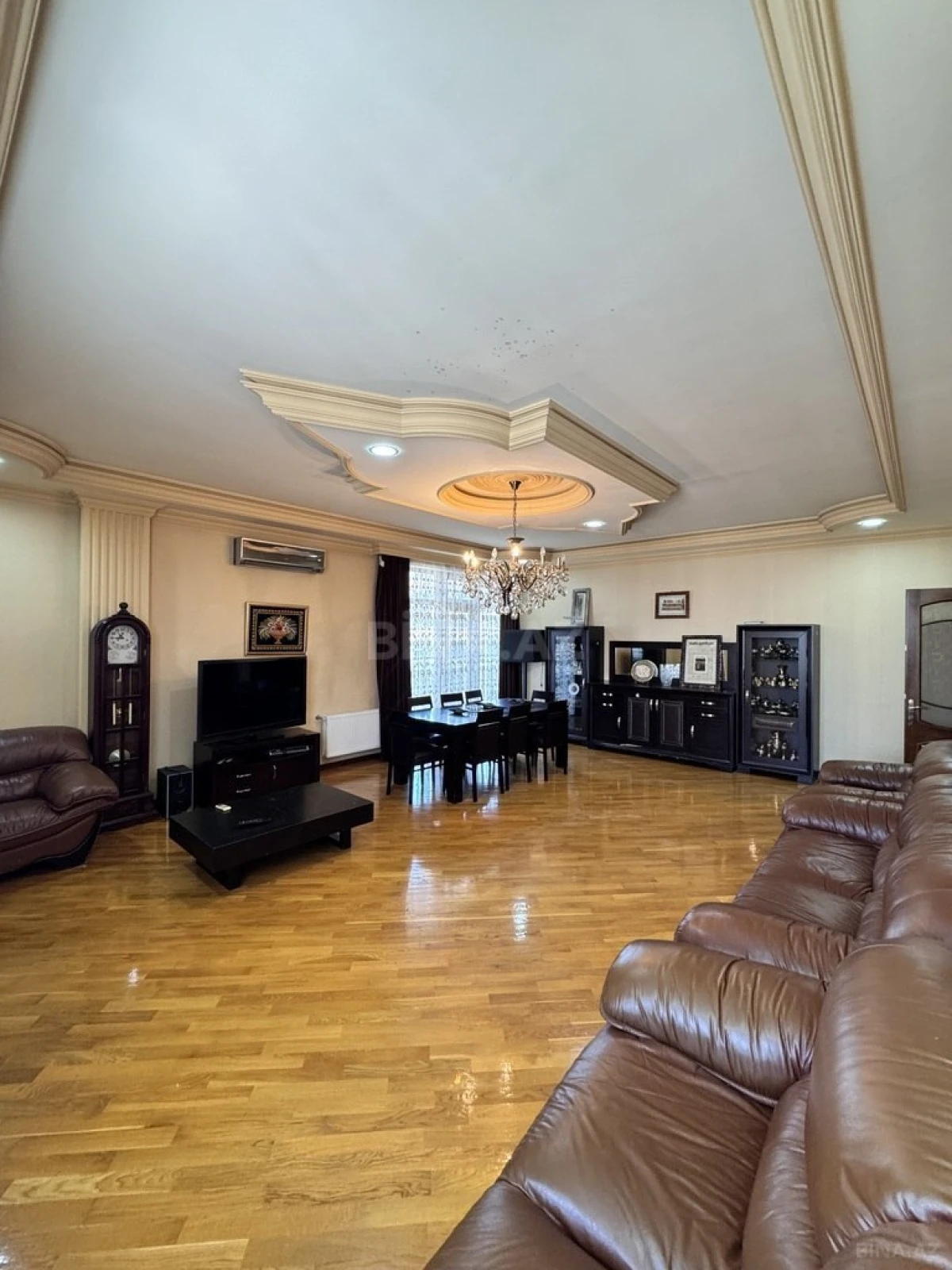 Satılır 4 otaqlı mənzil 250 m²