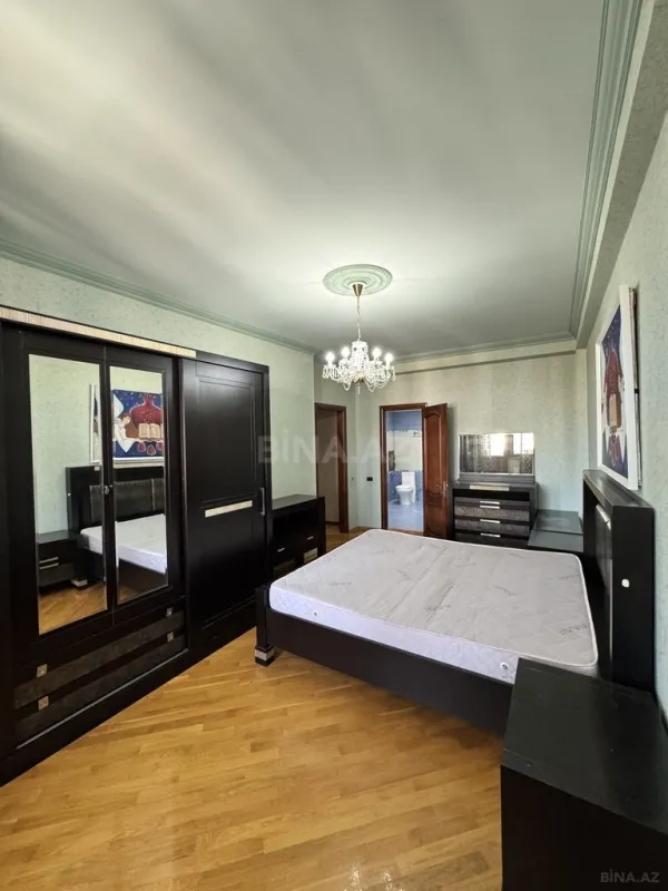 Satılır 4 otaqlı mənzil 250 m²