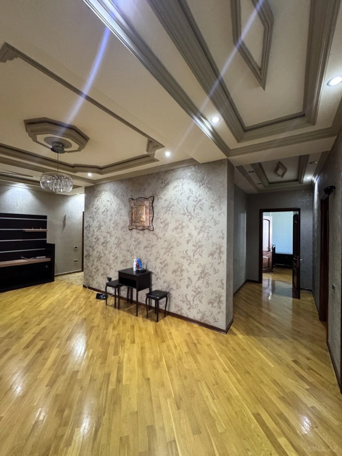 Satılır 4 otaqlı mənzil 250 m²