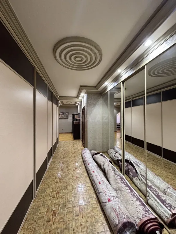 Satılır 4 otaqlı mənzil 250 m²