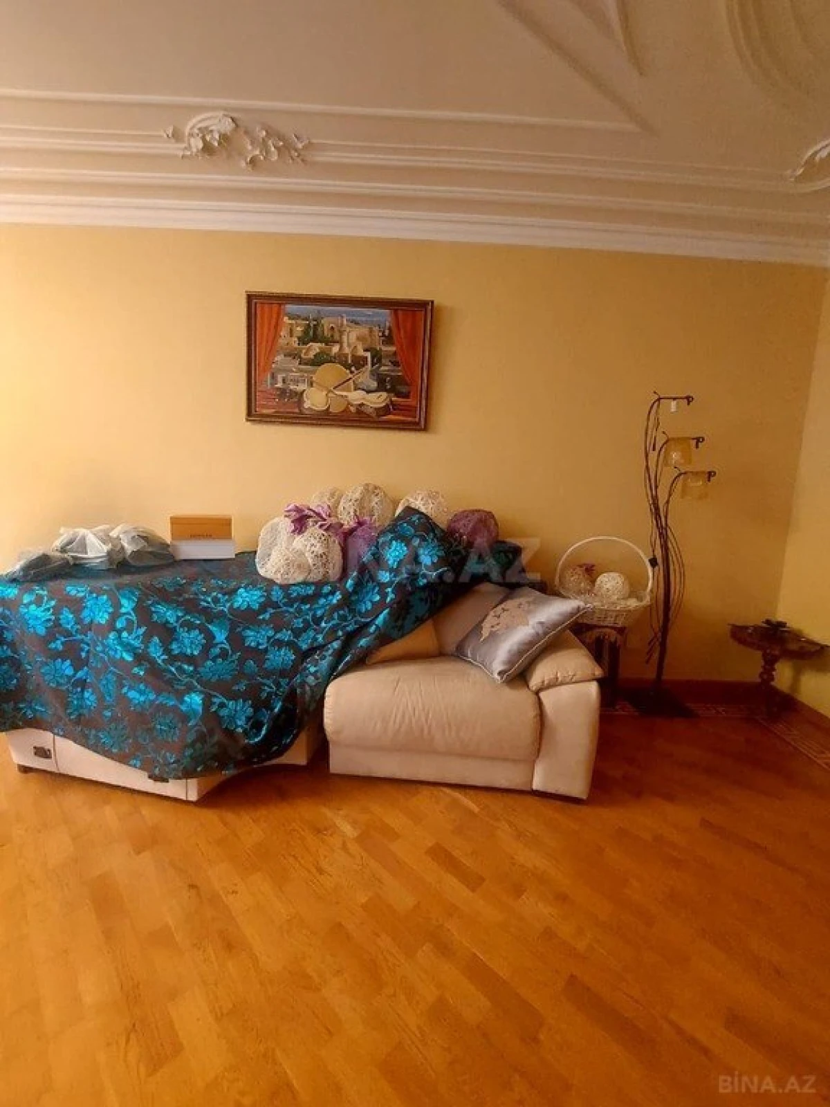 Satılır 8 otaqlı həyət evi 350 m²