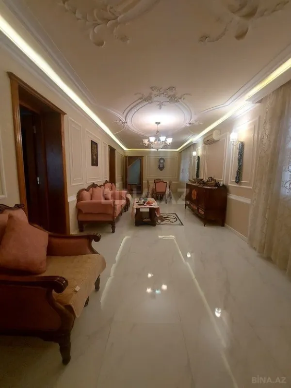 Satılır 8 otaqlı həyət evi 350 m²