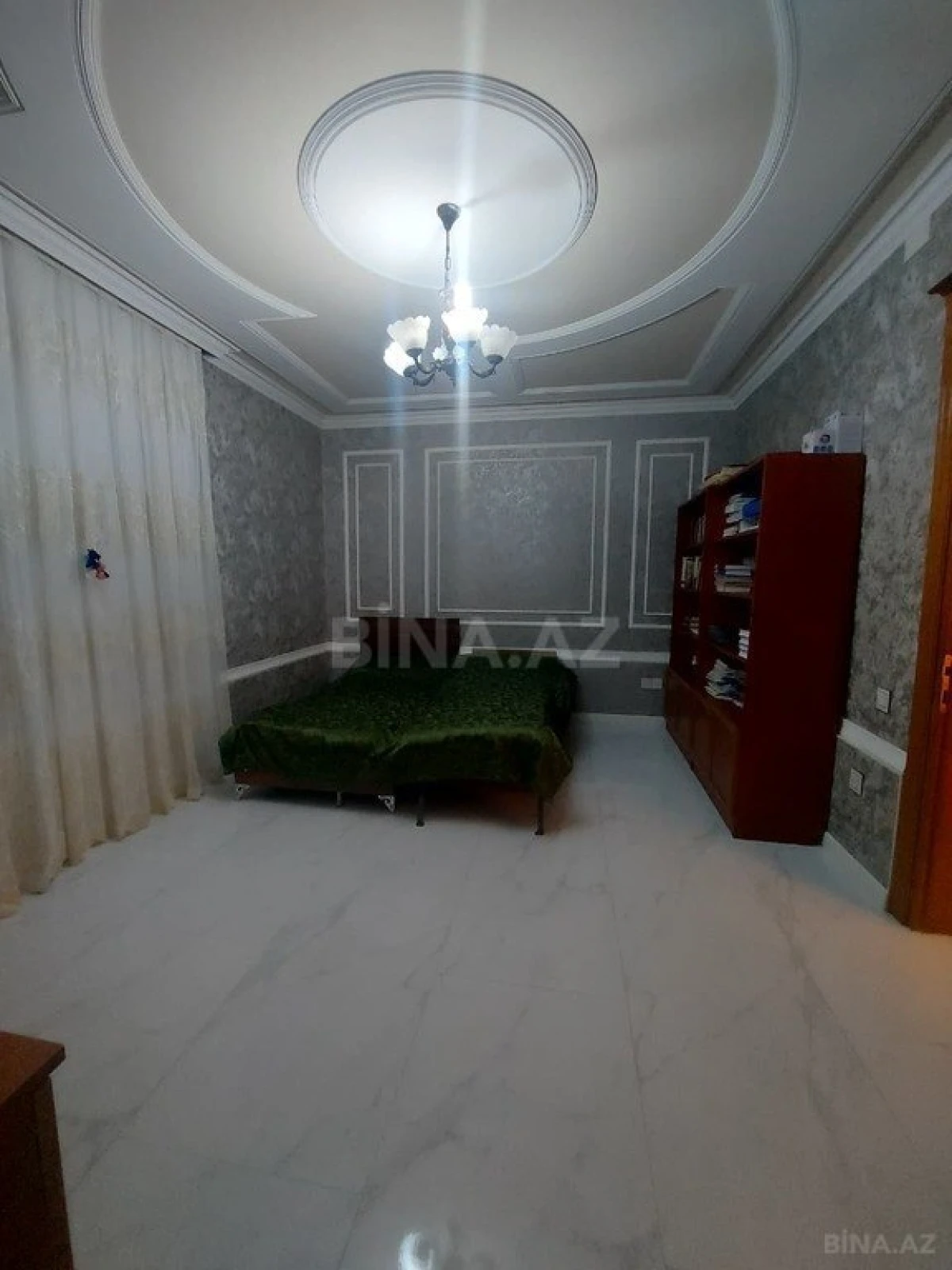 Satılır 8 otaqlı həyət evi 350 m²