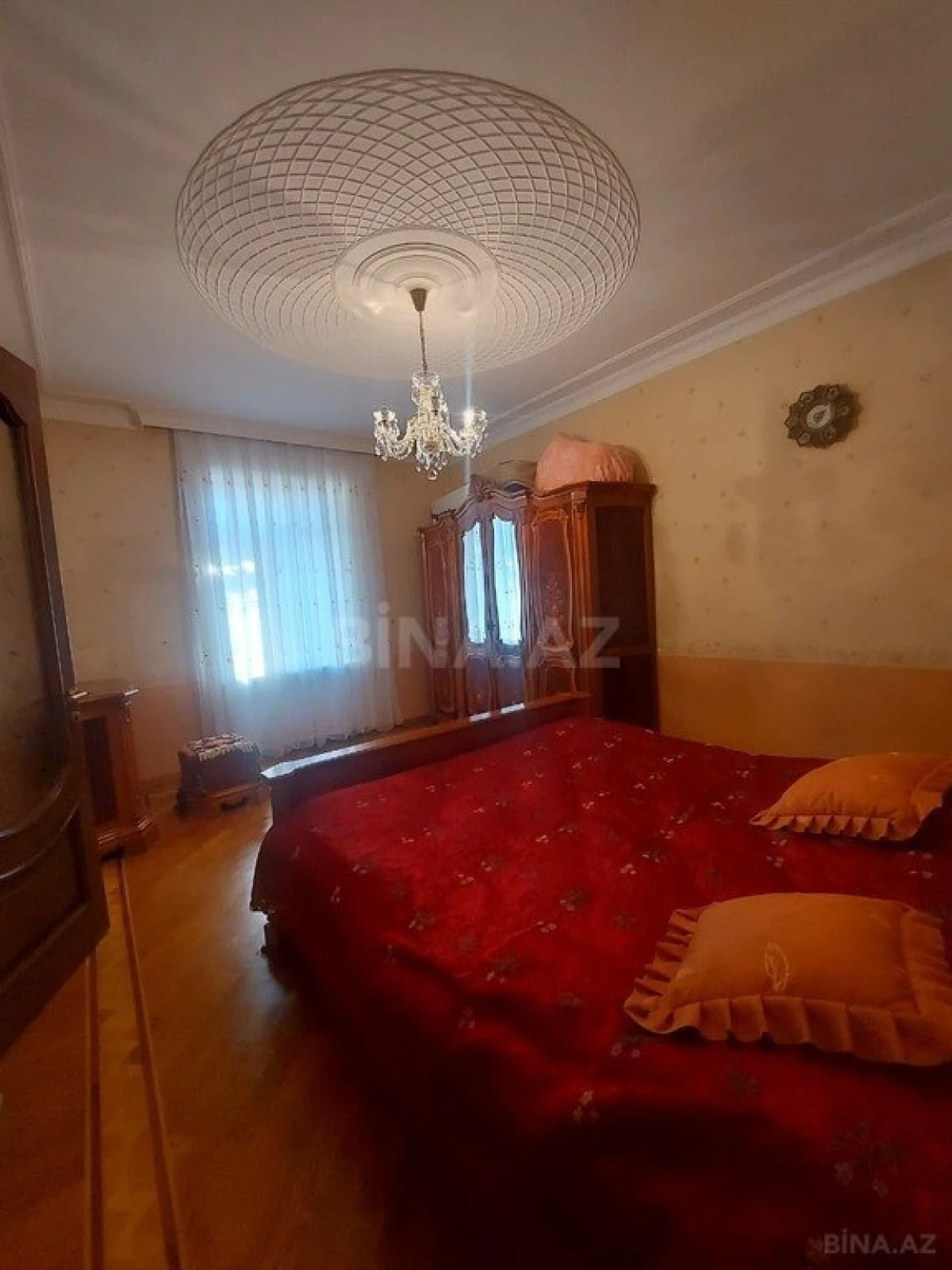 Satılır 8 otaqlı həyət evi 350 m²