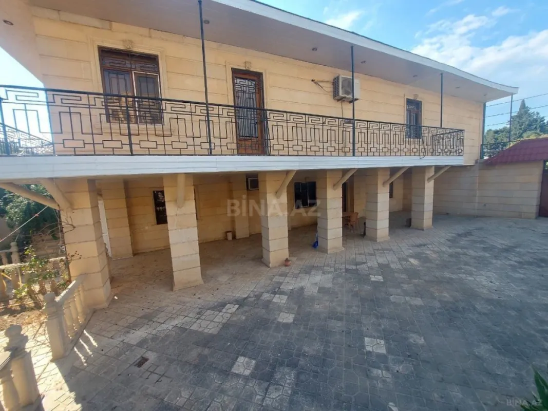 Satılır 8 otaqlı həyət evi 350 m²
