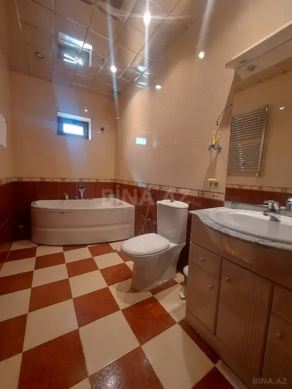 Satılır 8 otaqlı həyət evi 350 m²