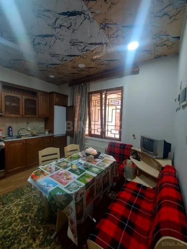 Satılır 8 otaqlı həyət evi 350 m²