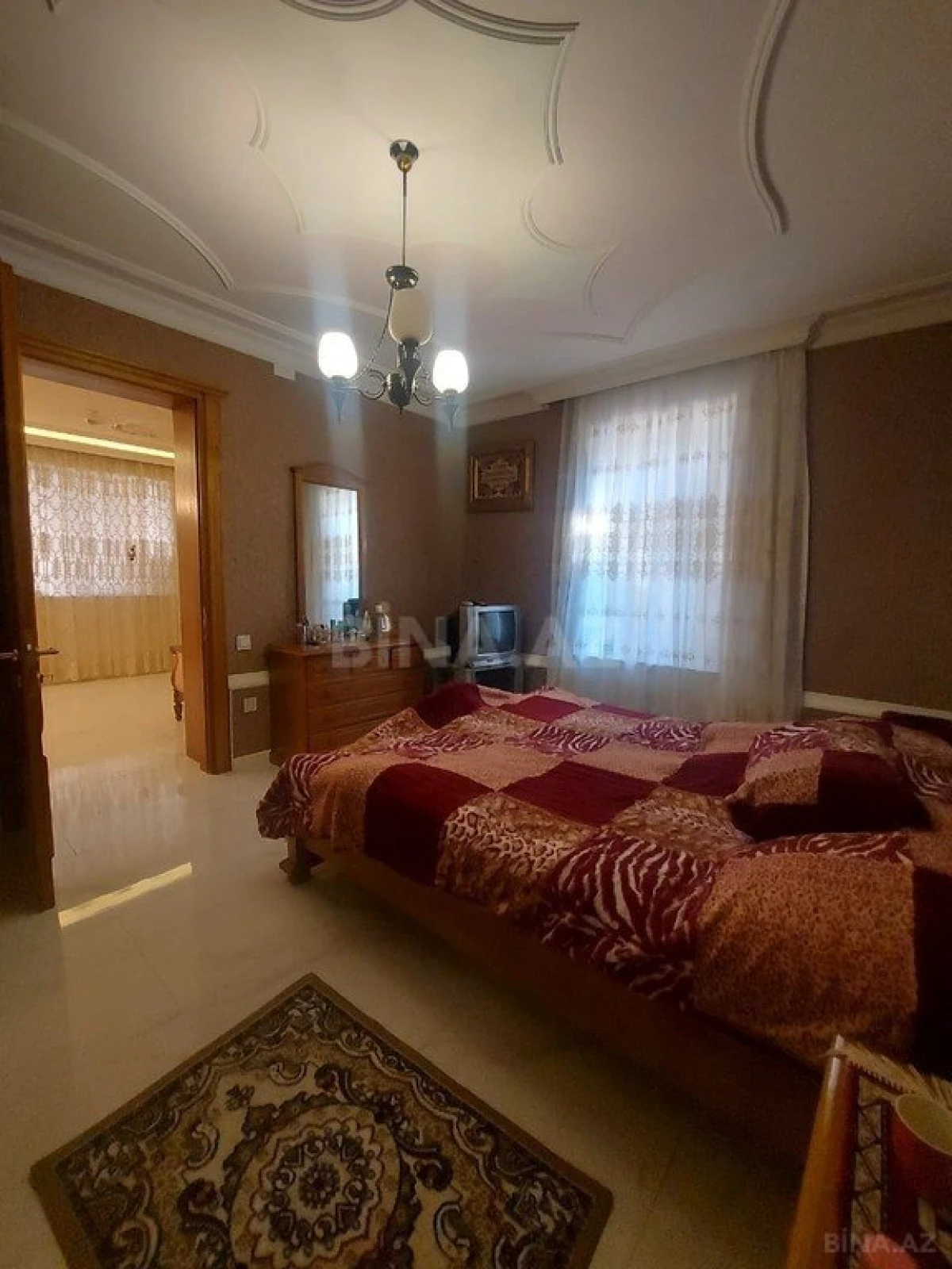 Satılır 8 otaqlı həyət evi 350 m²