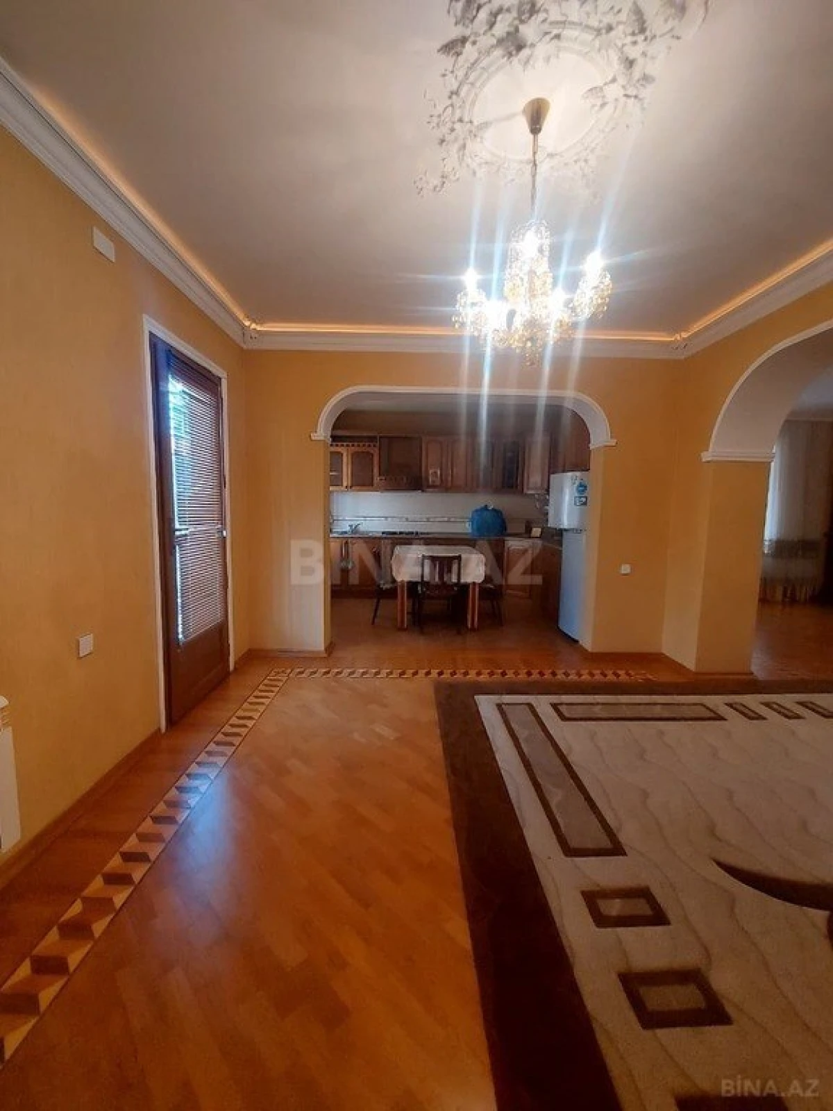 Satılır 8 otaqlı həyət evi 350 m²