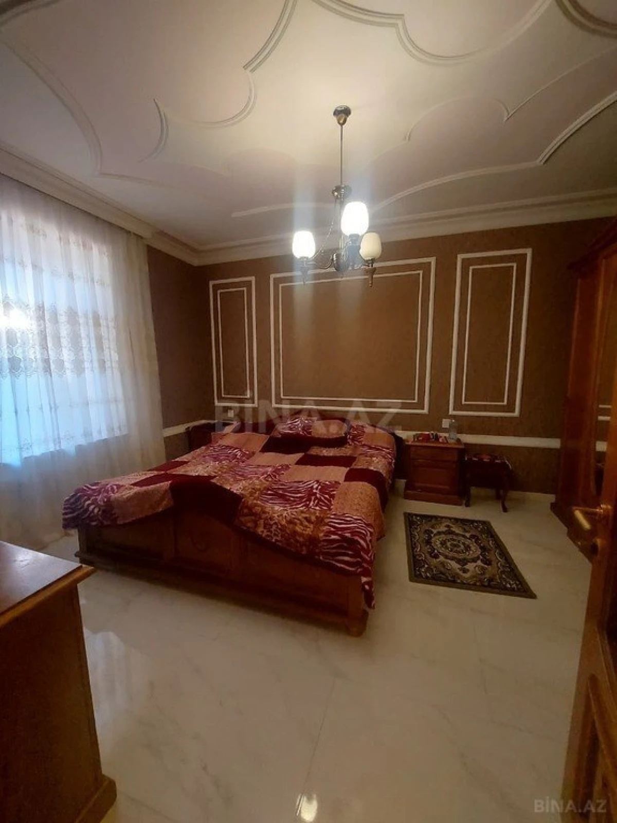 Satılır 8 otaqlı həyət evi 350 m²