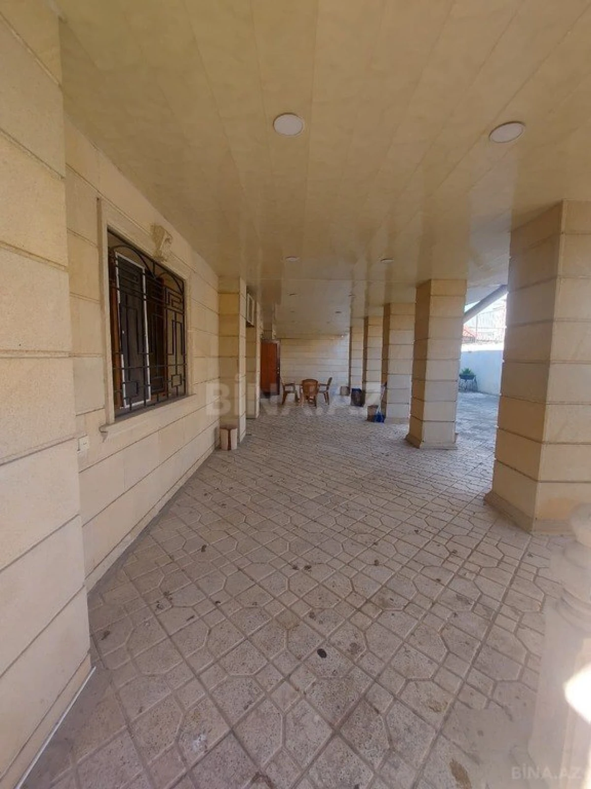 Satılır 8 otaqlı həyət evi 350 m²