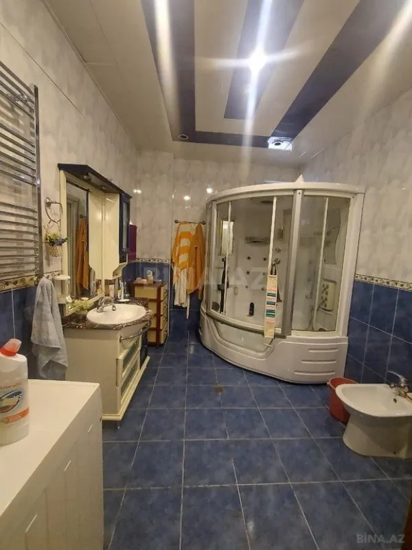 Satılır 8 otaqlı həyət evi 350 m²