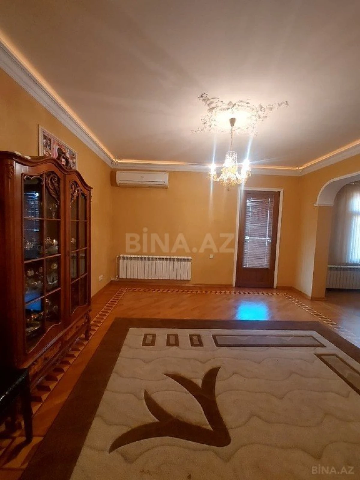 Satılır 8 otaqlı həyət evi 350 m²