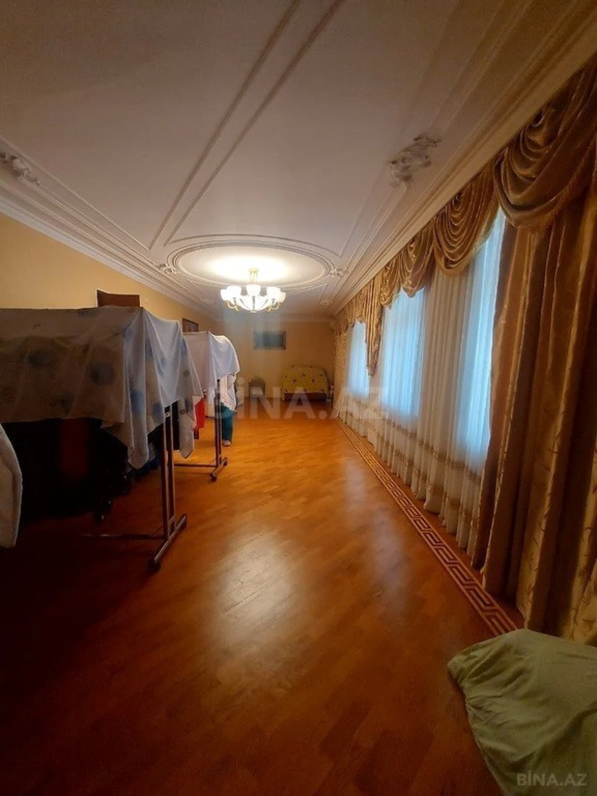 Satılır 8 otaqlı həyət evi 350 m²