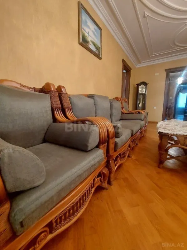 Satılır 8 otaqlı həyət evi 350 m²