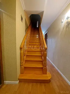 Satılır 8 otaqlı həyət evi 350 m²