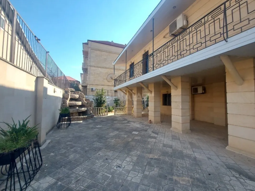 Satılır 8 otaqlı həyət evi 350 m²