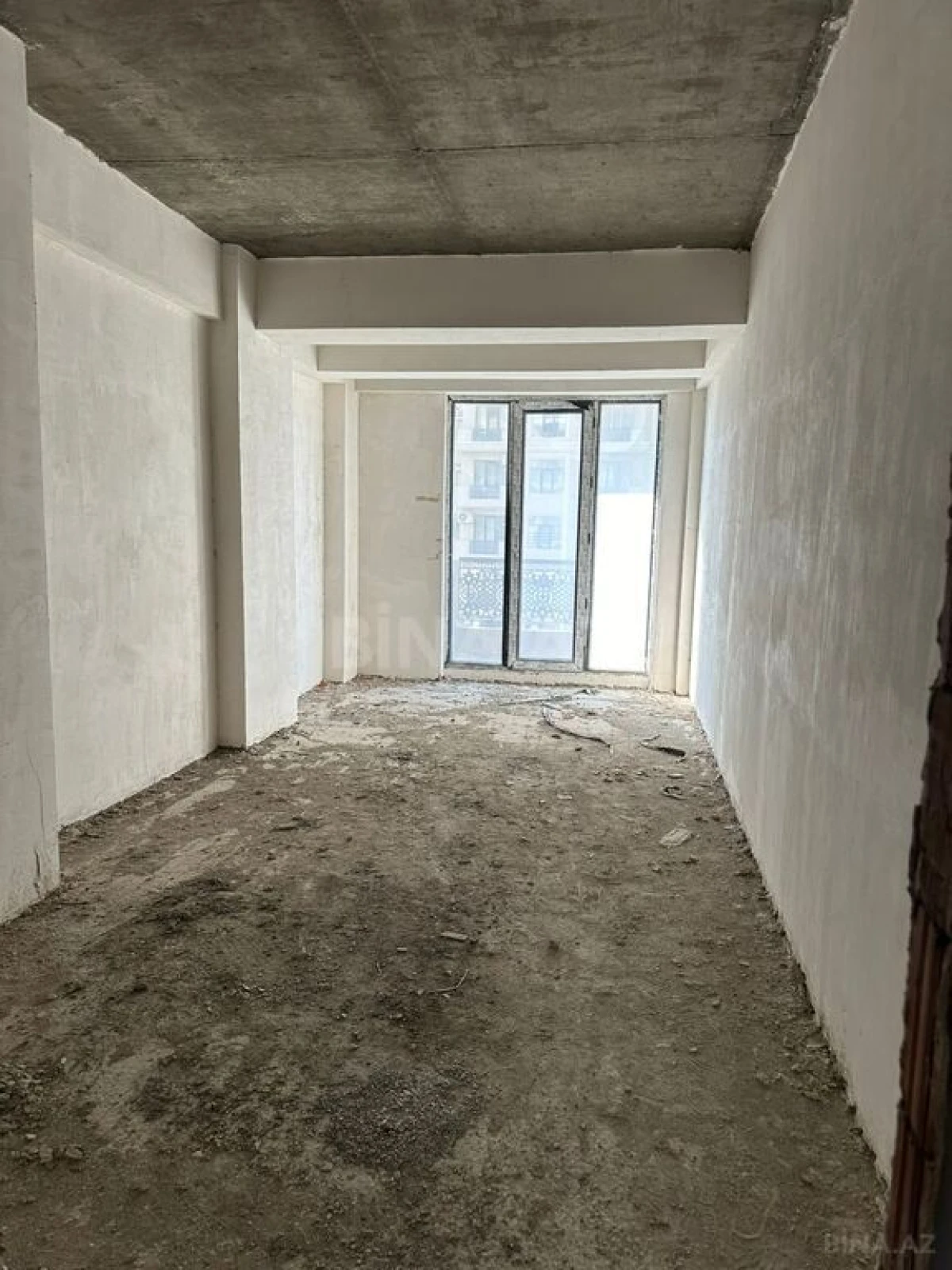 Satılır 4 otaqlı mənzil 171 m²