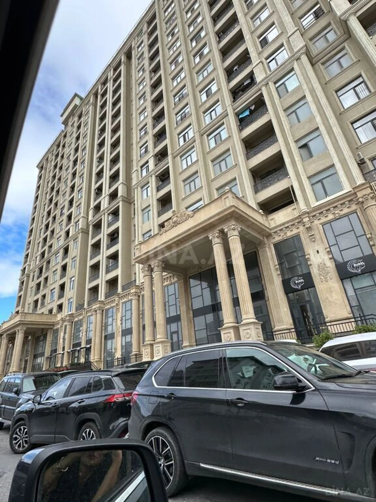 Satılır 4 otaqlı mənzil 171 m²