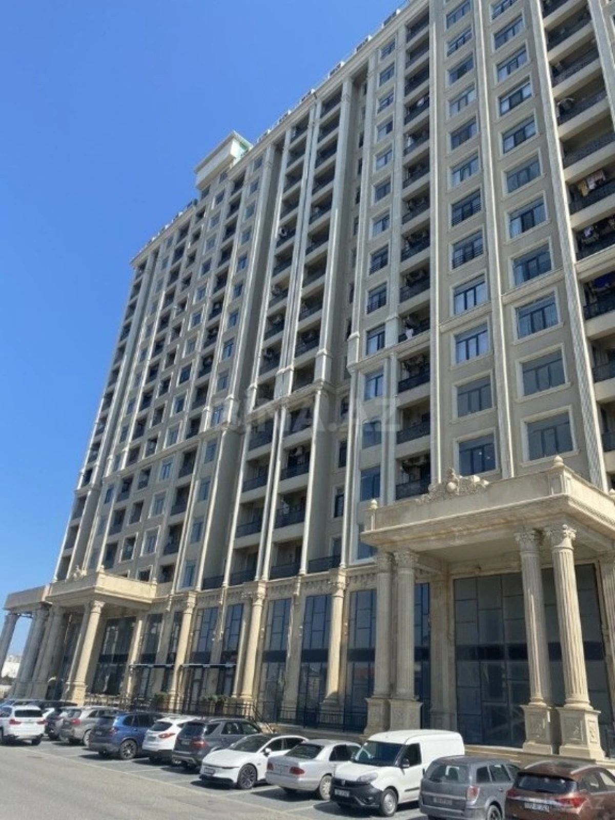 Satılır 4 otaqlı mənzil 171 m²