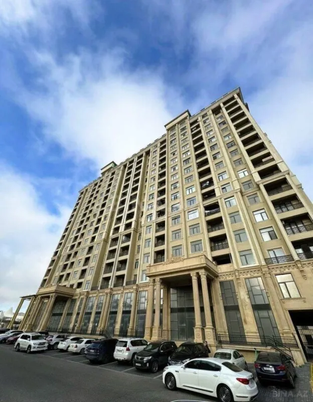 Satılır 4 otaqlı mənzil 171 m²